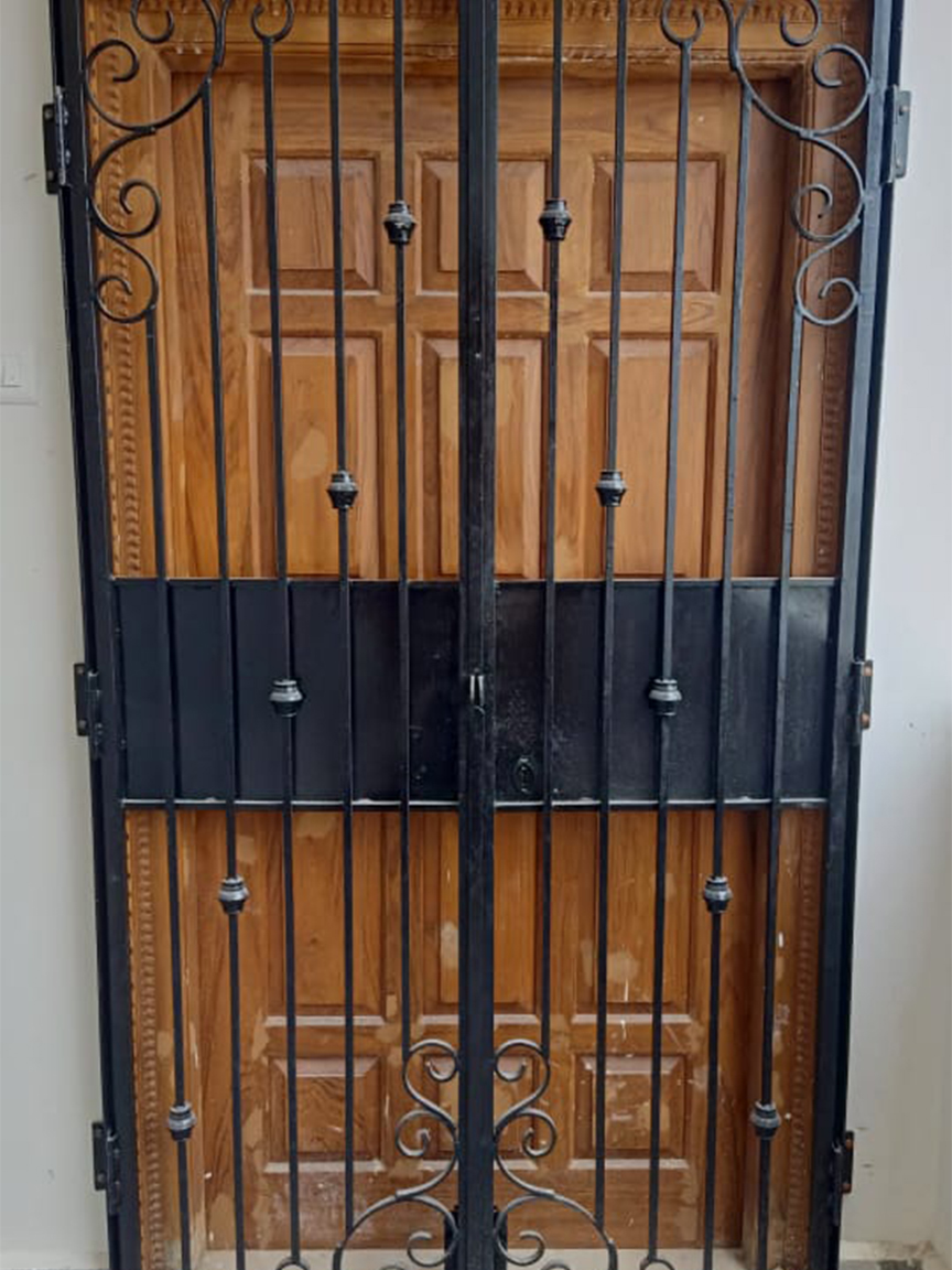 BALCONY GRILLS WITH PIPES